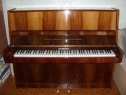 Пианино Irmbach,  коричневое,  лакированное,  2 педали,  в отличном
