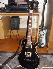 Электрогитара Swift Les Paul 900,  Чехол,  Ремень.